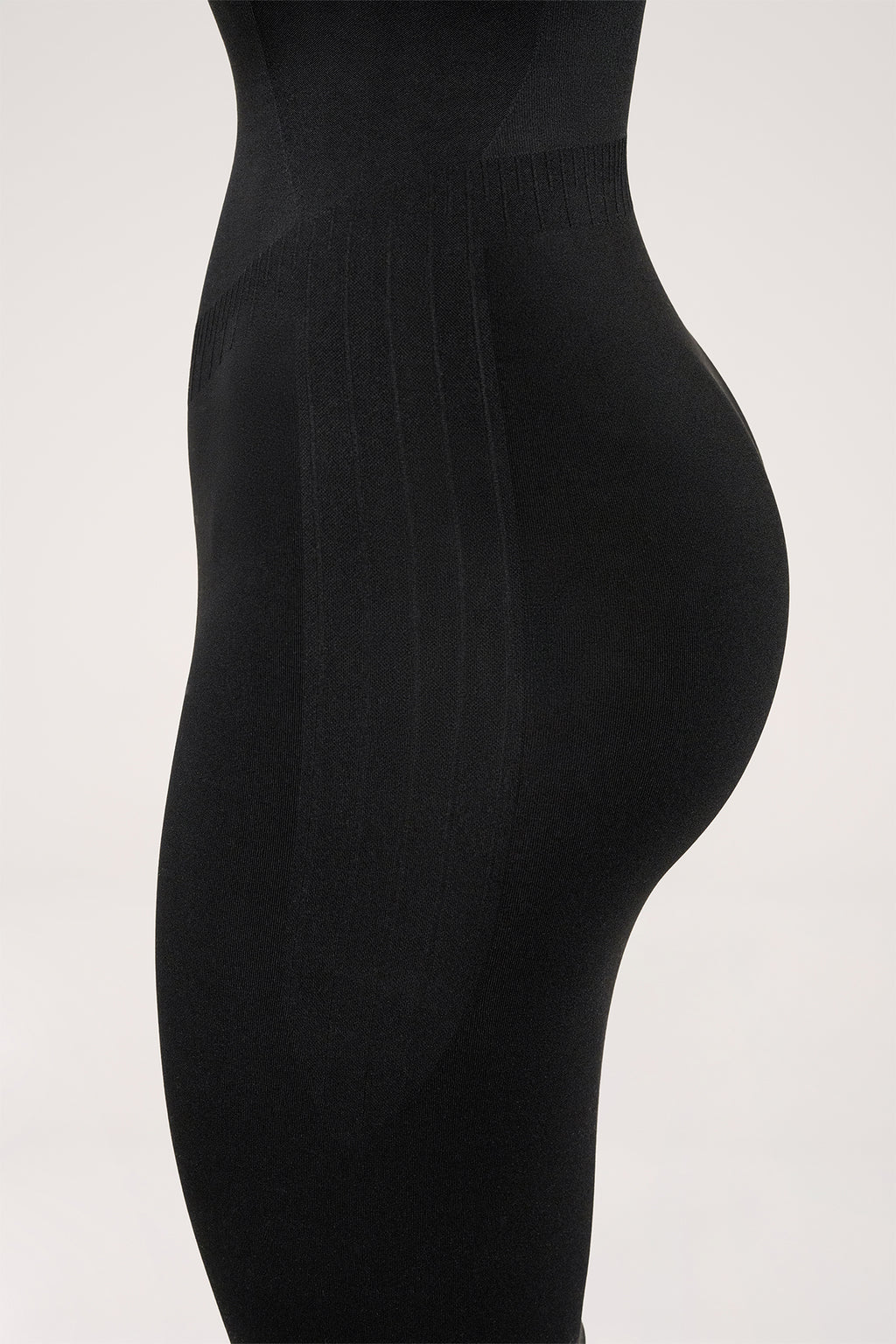 Tvarujúce šaty black