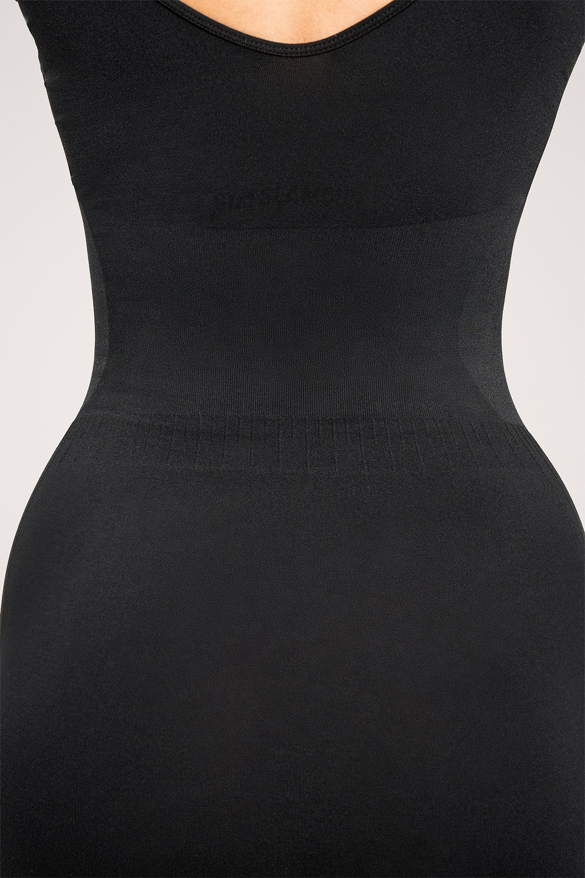 Tvarujúce šaty black