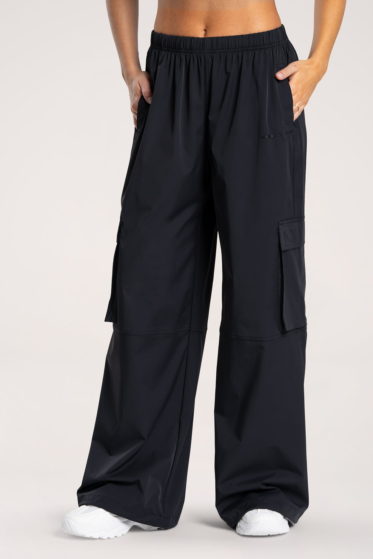 Nohavice cargo UN1FORM black