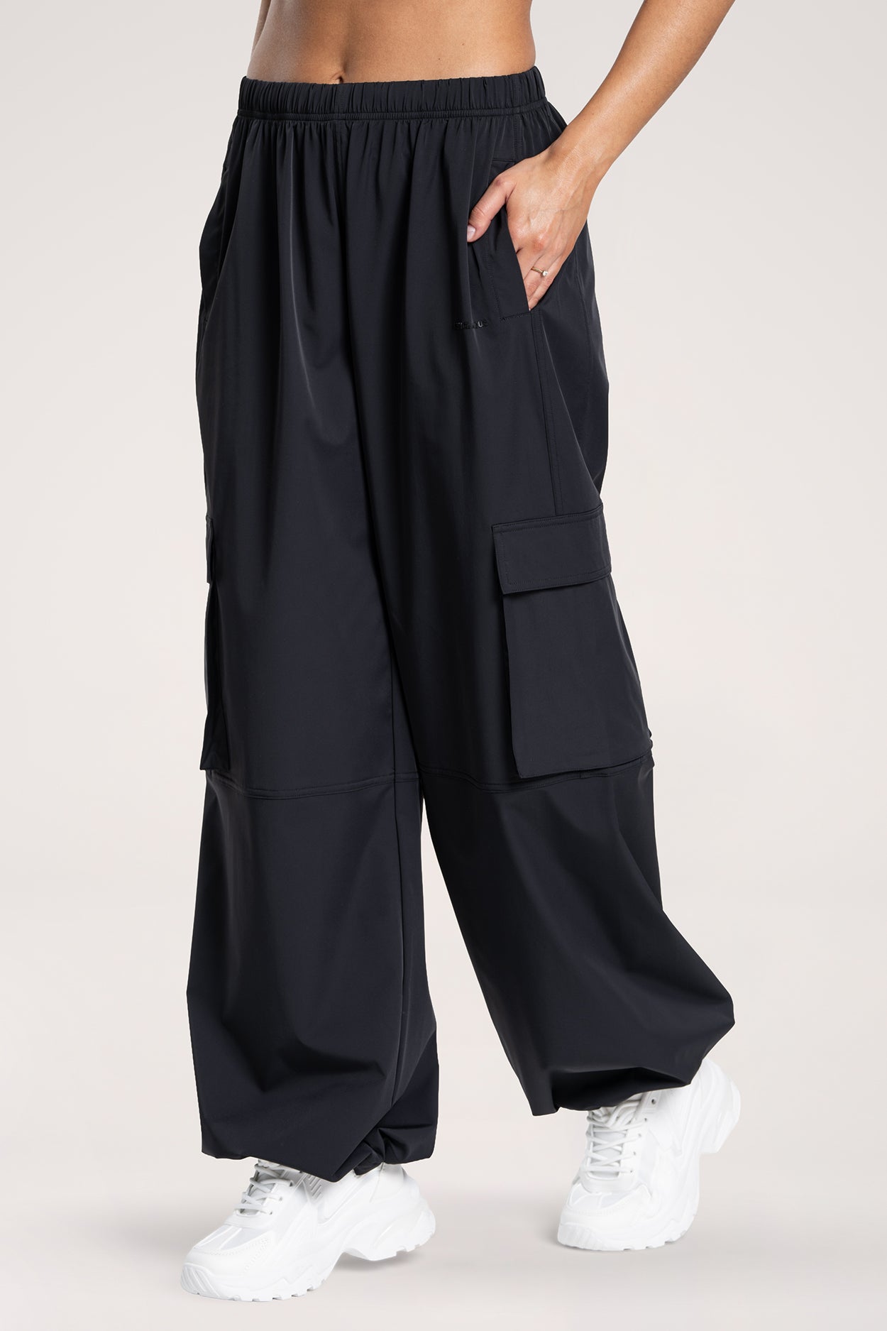 Nohavice cargo UN1FORM black