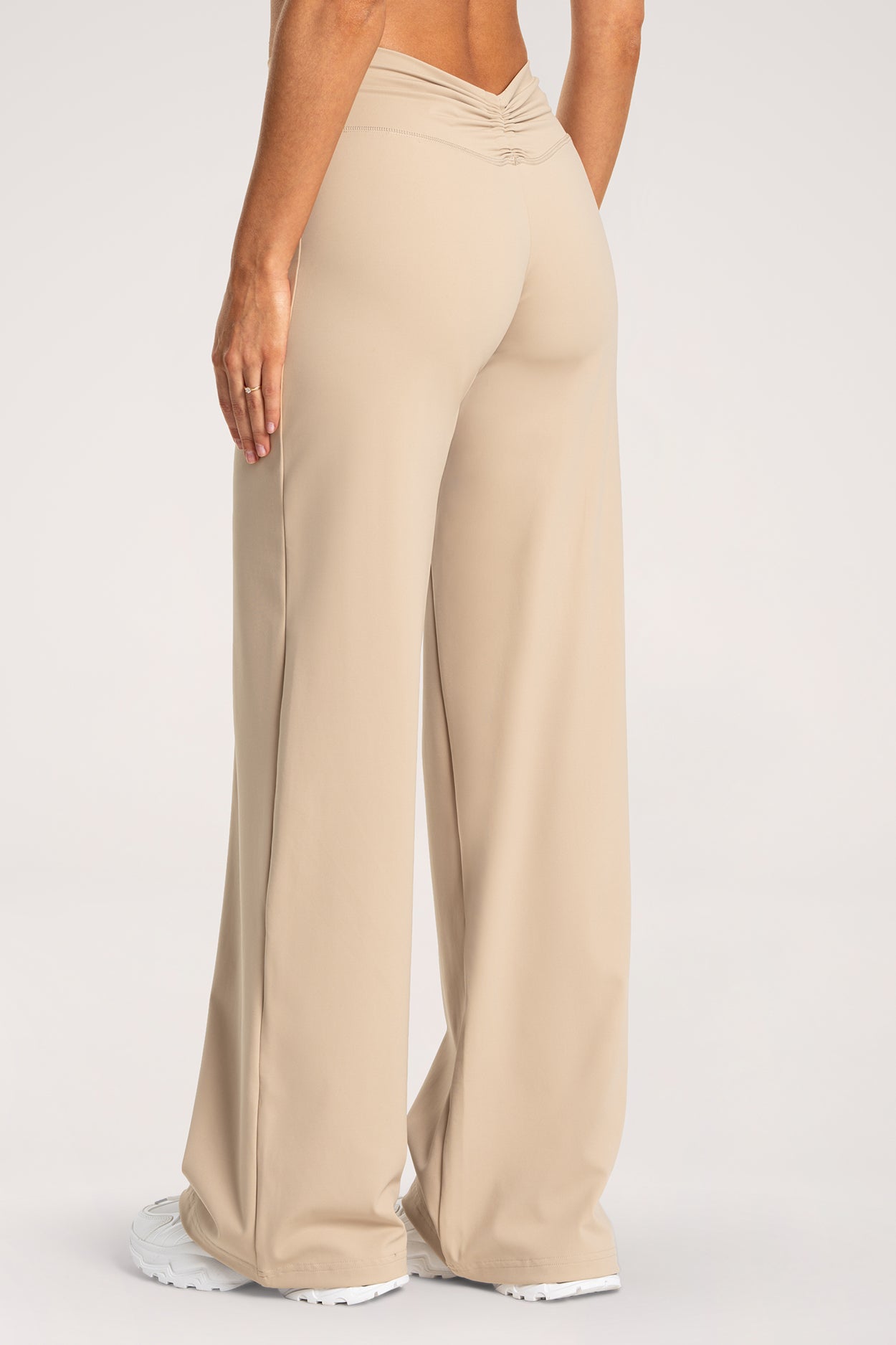 Nohavice booty tie UN1FORM sand