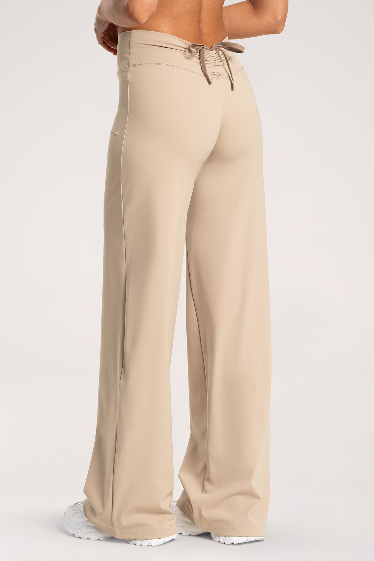 Nohavice booty tie UN1FORM sand