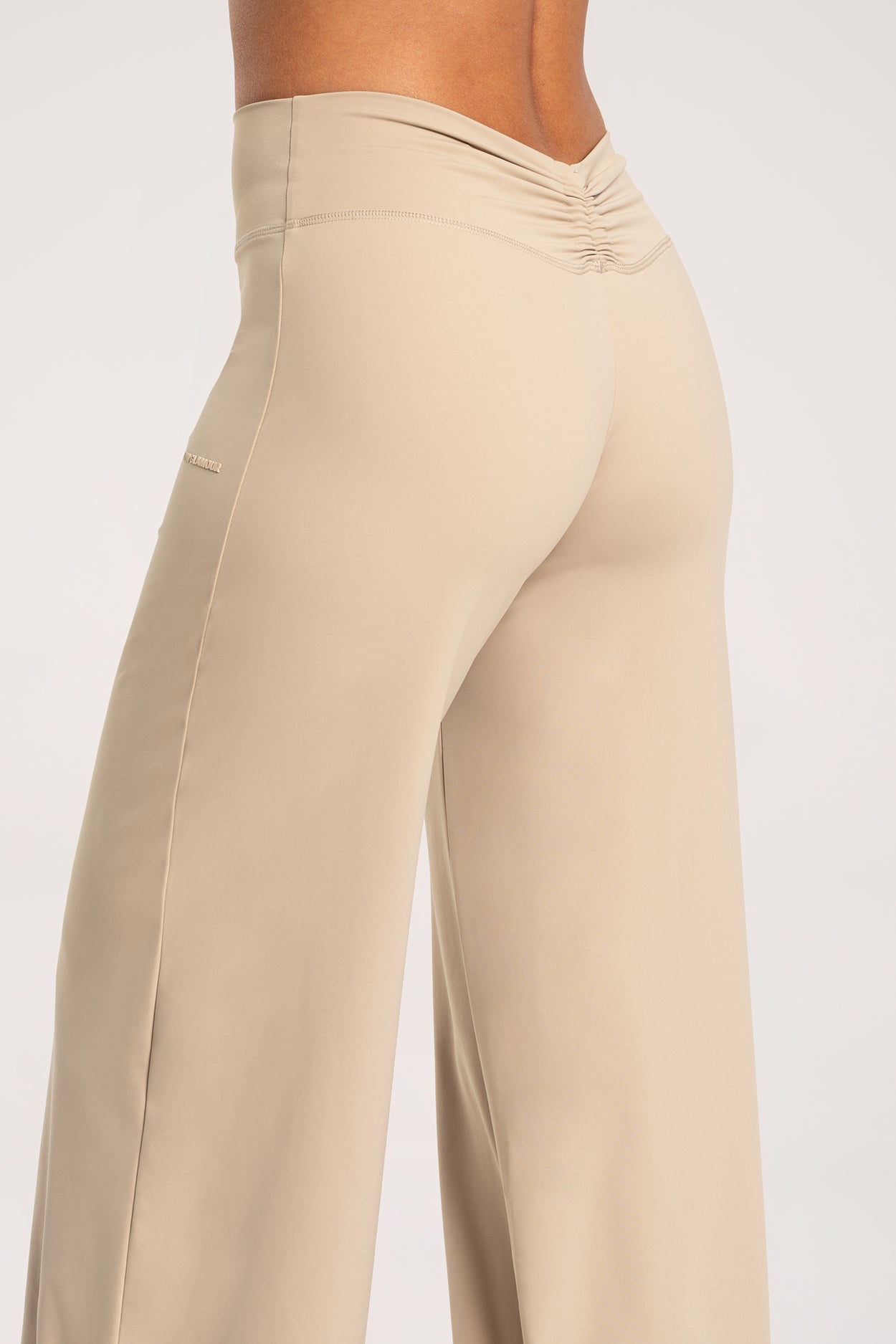 Nohavice booty tie UN1FORM sand