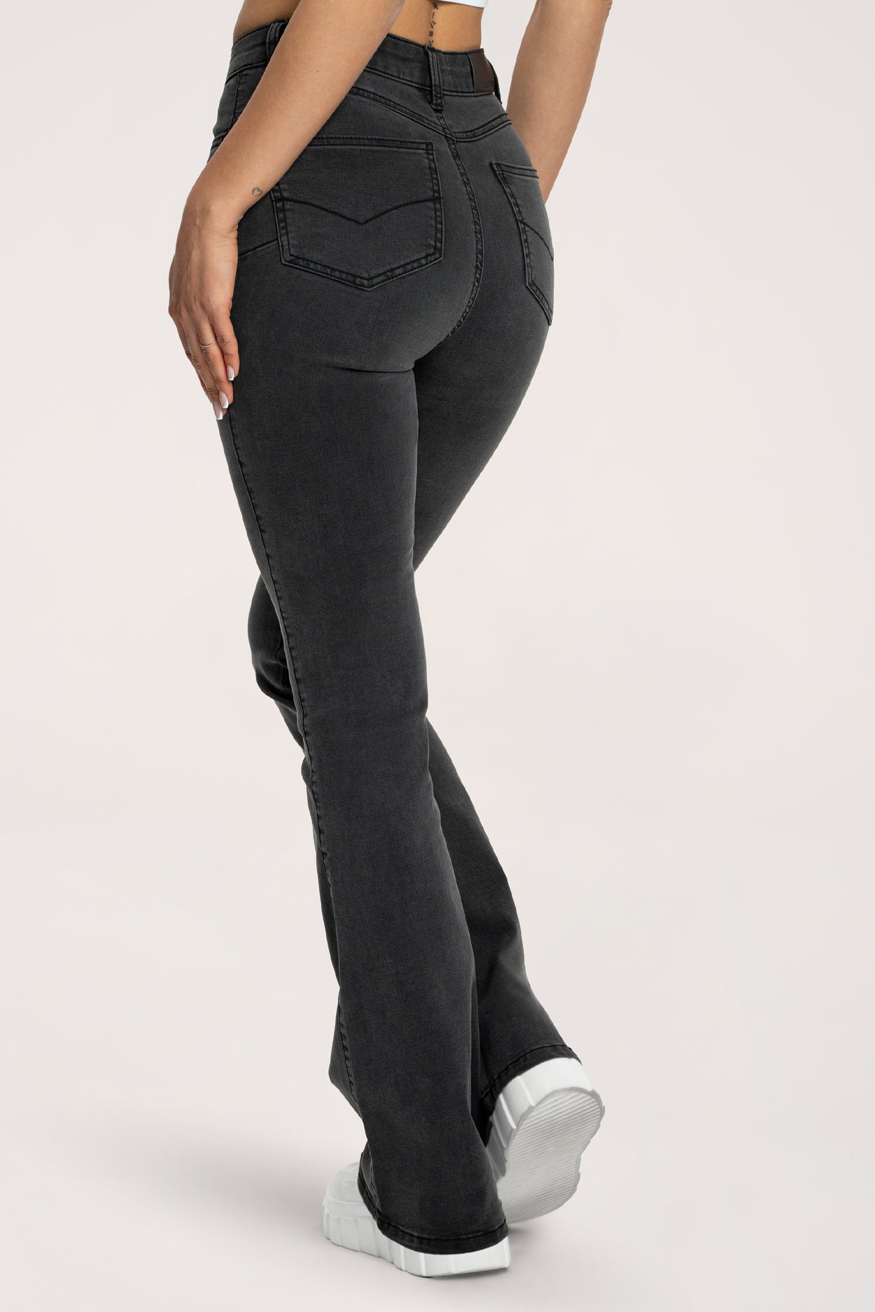Džínsy zvony  long perfect slim black