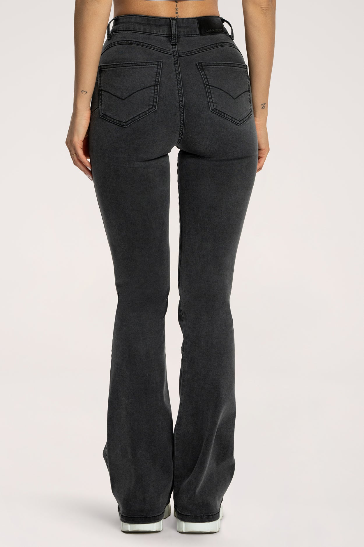 Džínsy zvony  long perfect slim black