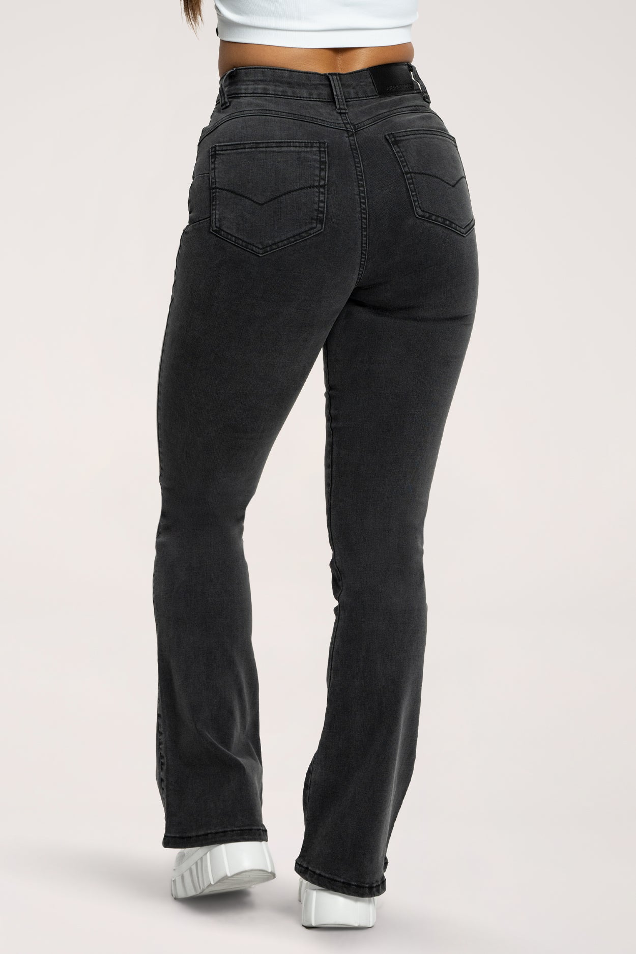 Džínsy zvony perfect slim black