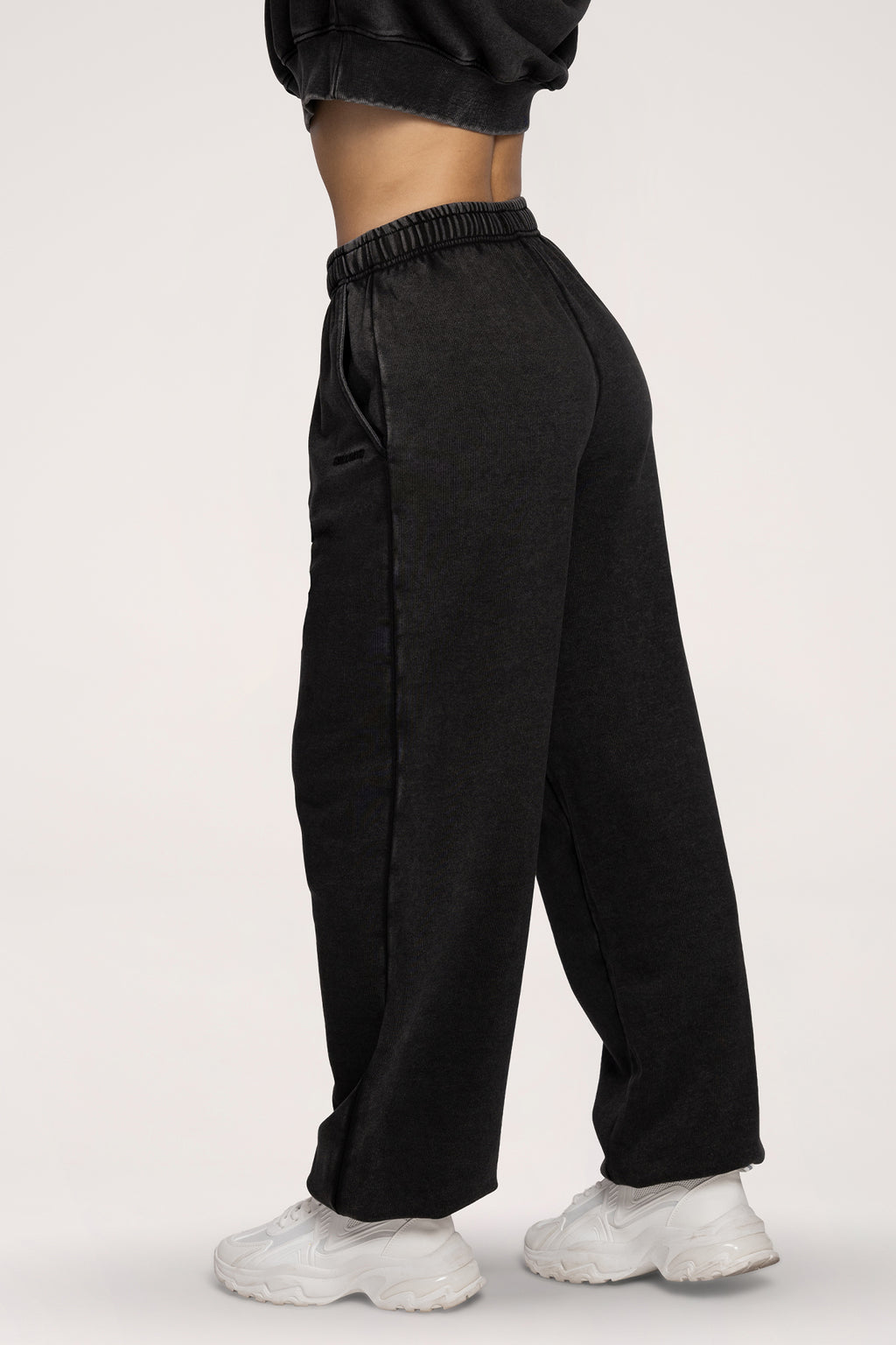 Tepláky so sťahovacou gumou Easy black