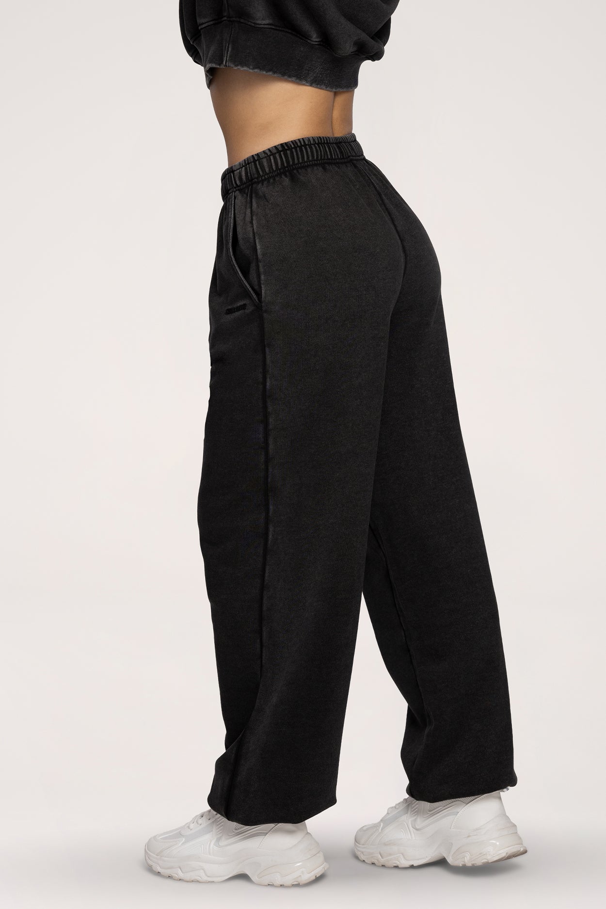 Tepláky so sťahovacou gumou Easy black