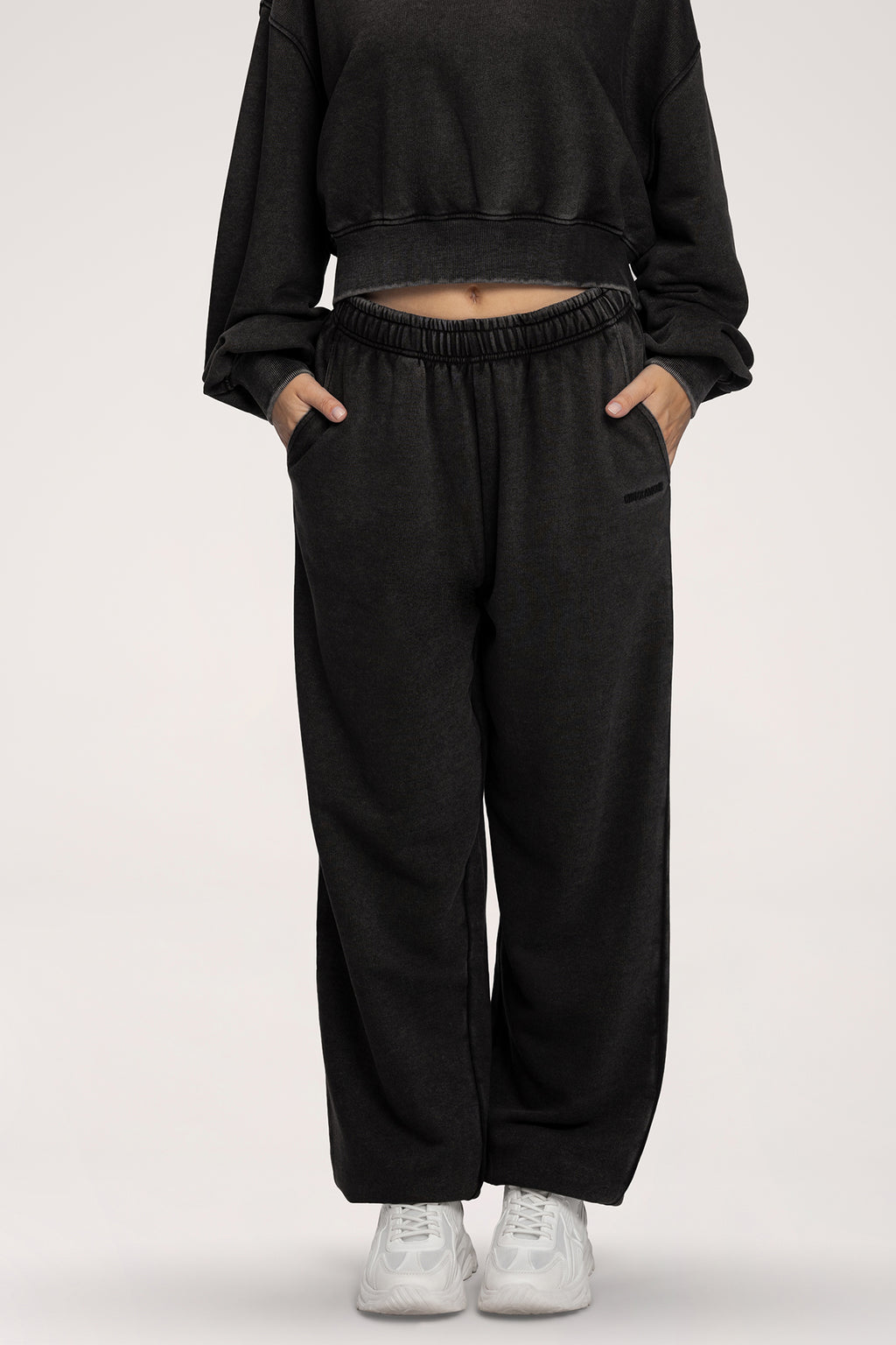 Tepláky so sťahovacou gumou Easy black