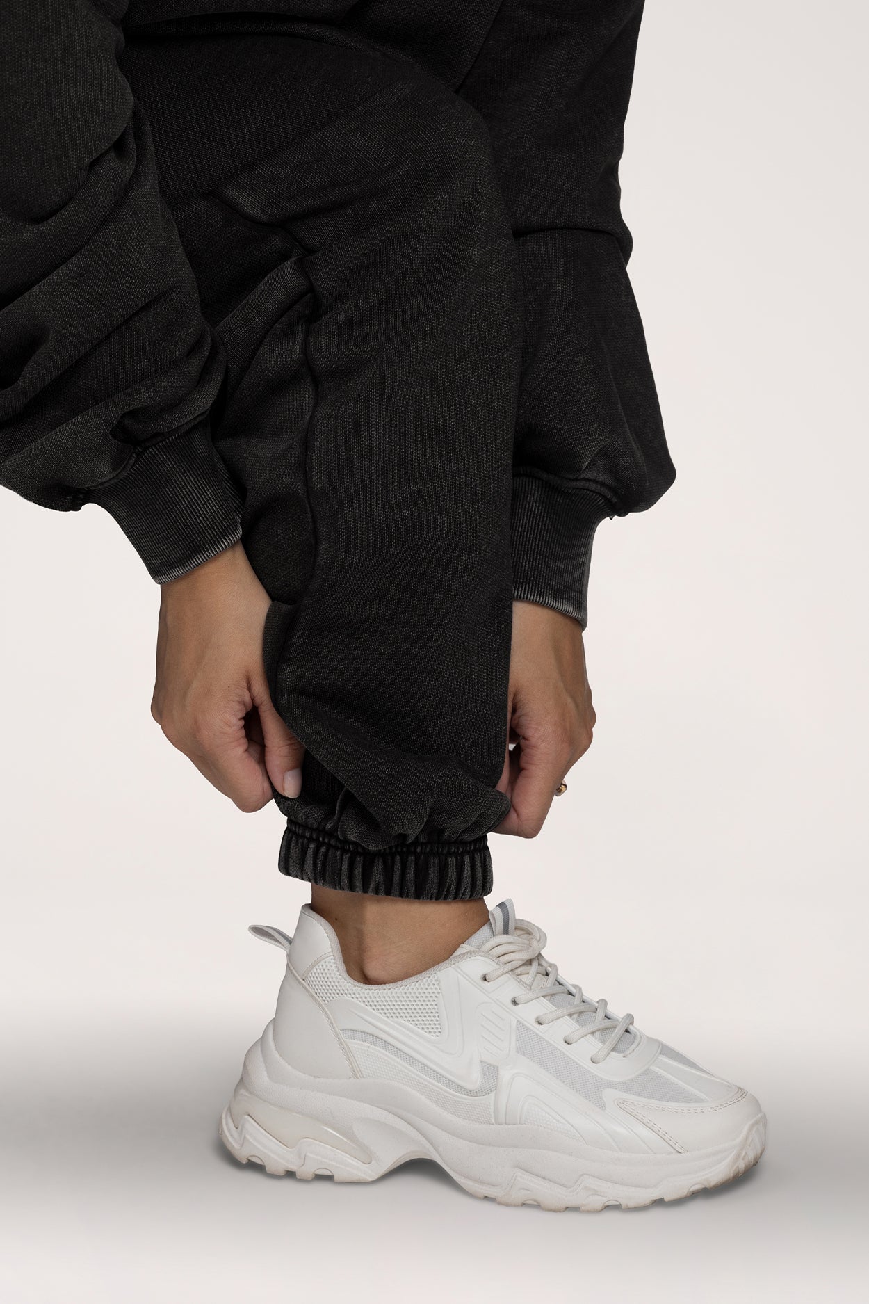 Tepláky so sťahovacou gumou Easy black