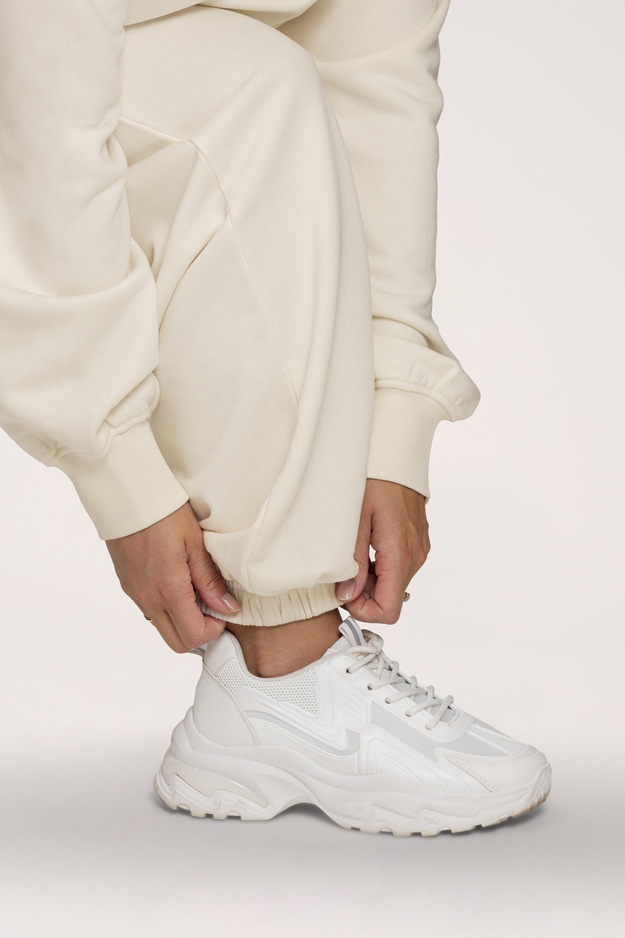 Tepláky so sťahovacou gumou Easy off white