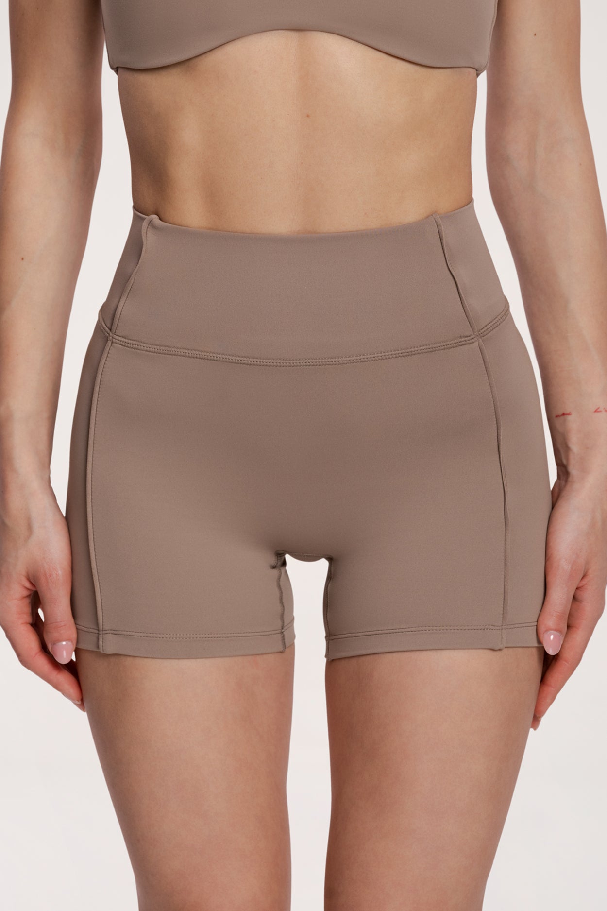Šortky pilates era warm beige