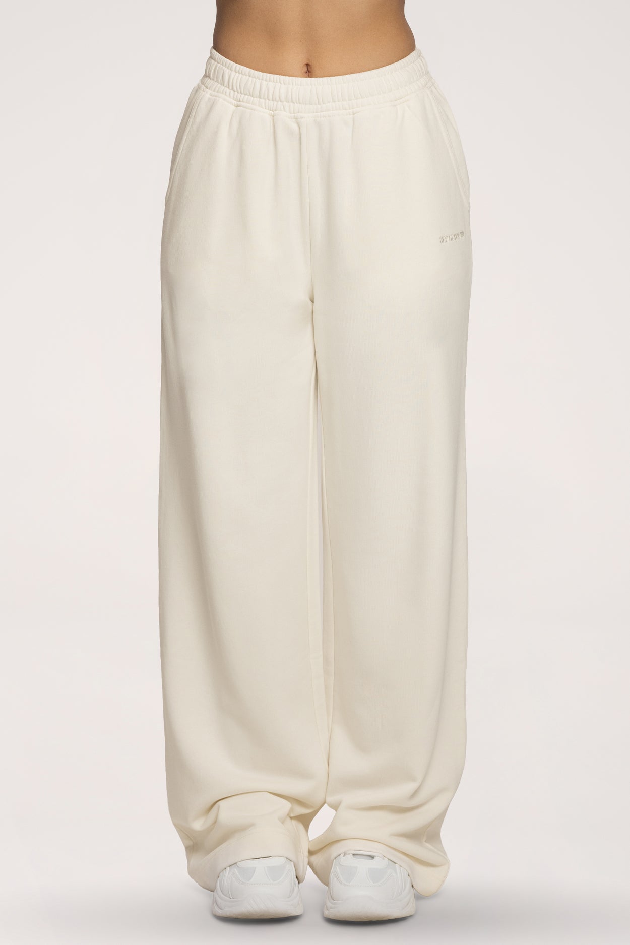 Tepláky s rovnou nohavicou Easy off white