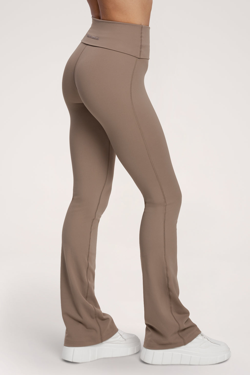 Zvony pilates era warm beige